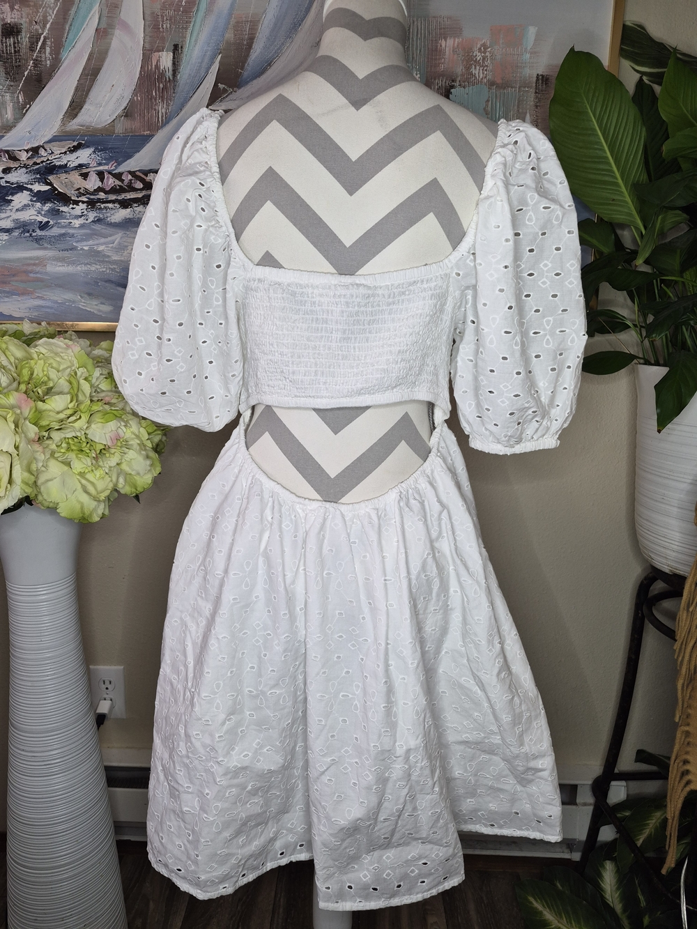 New Day Womens White Eyelet Puff-Sleeve Mini Open Back Dress - Picture 4 of 7